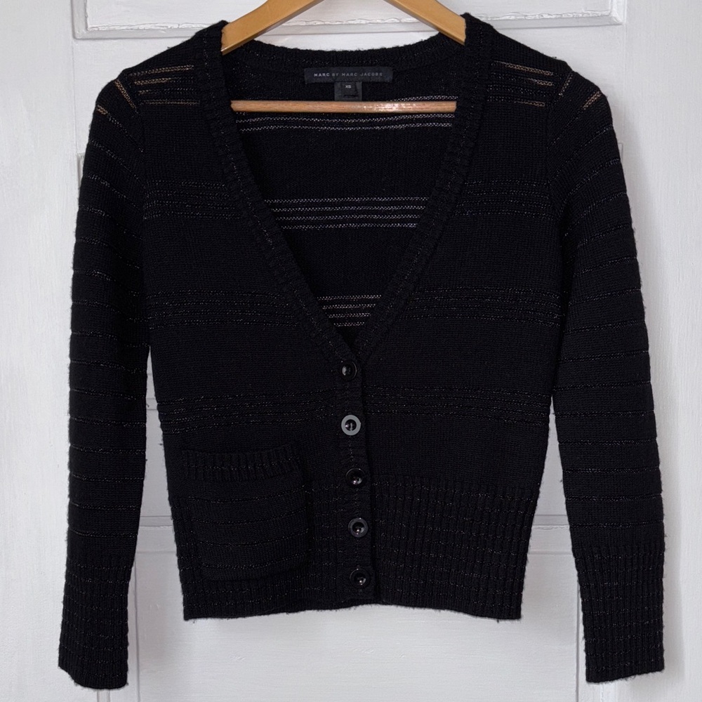 MARC BY MARC JACOBS CROPPED FITTED CARDIGAN SWEATER